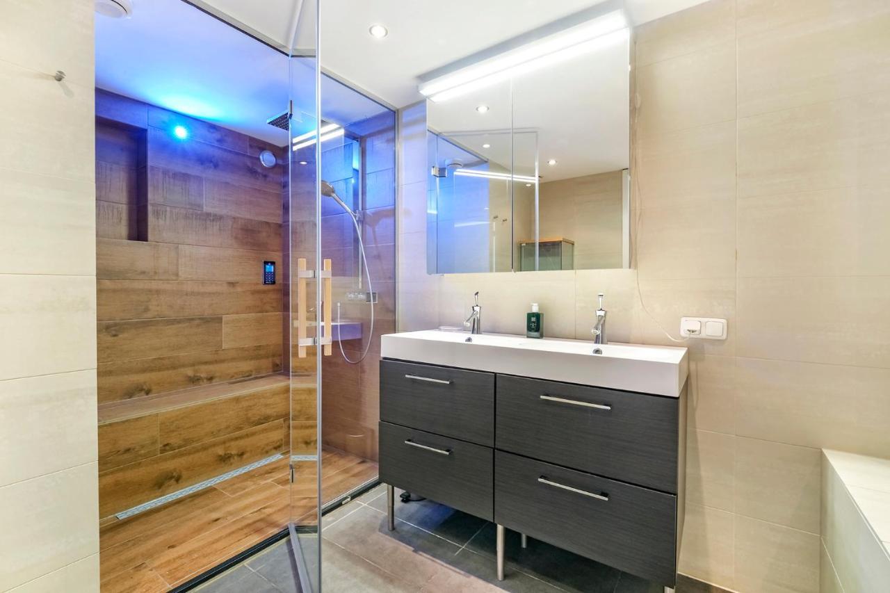 170M2 Appartment With Jacuzzi & Steam Bath In Center Of Amsterdam Bagian luar foto