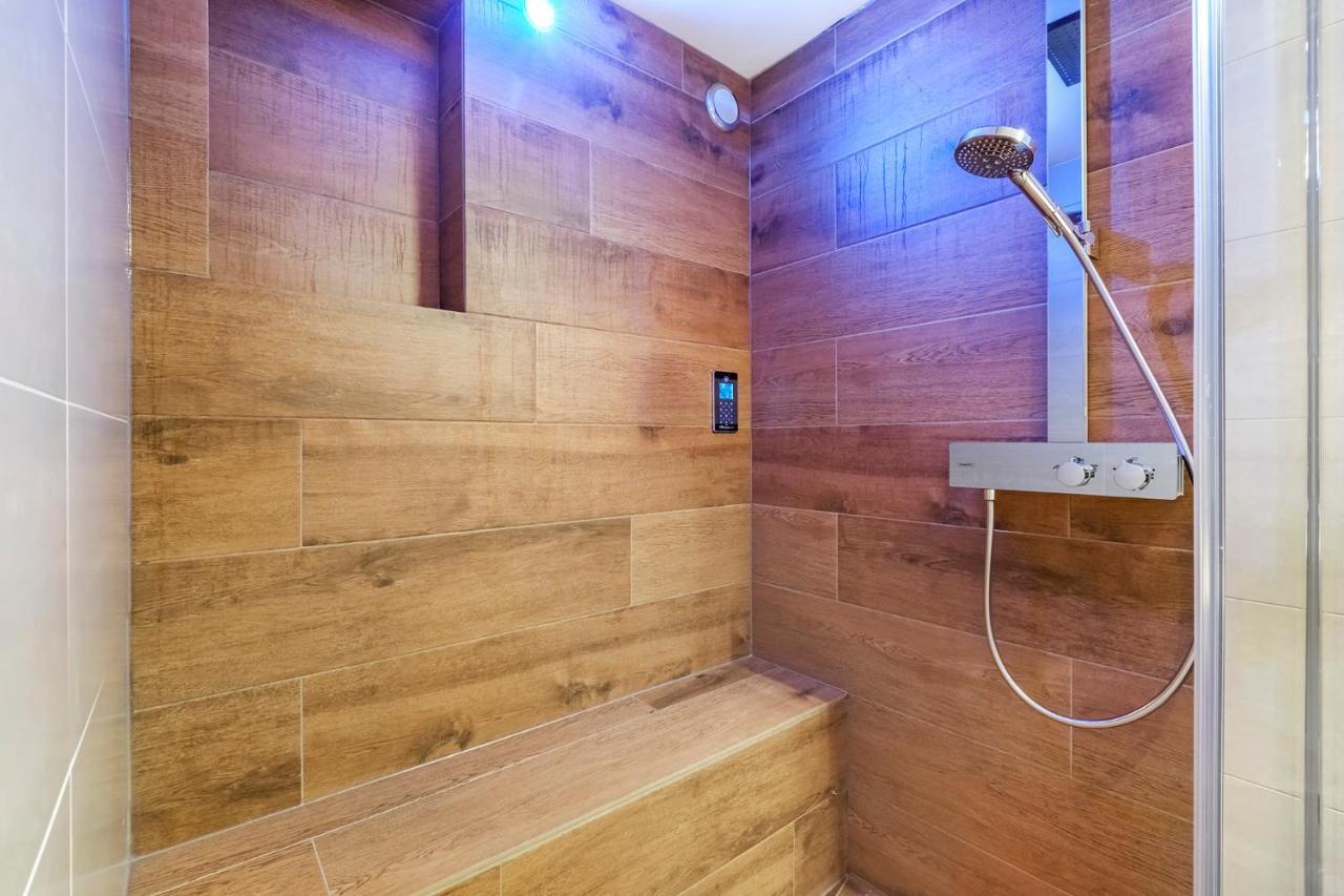170M2 Appartment With Jacuzzi & Steam Bath In Center Of Amsterdam Bagian luar foto